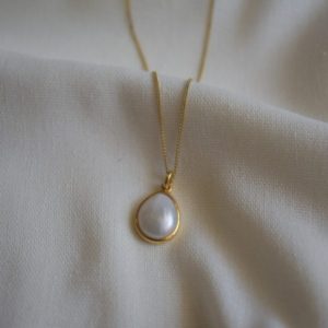 single natural freshwater pearl pendant necklace