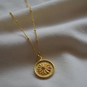 gold plated daisy floral pendant necklace